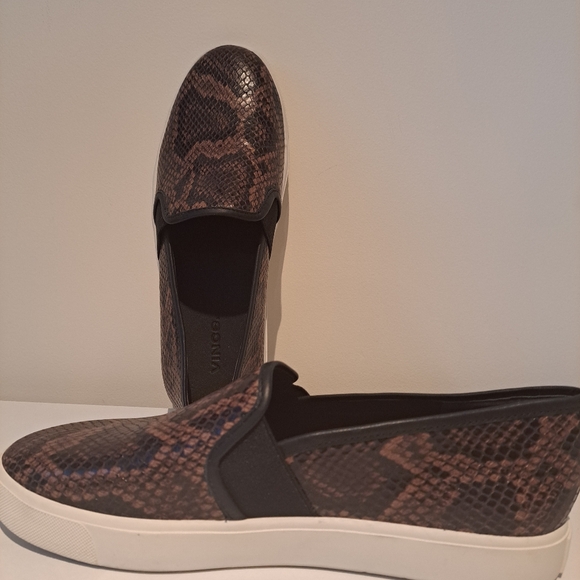 VINCE CAMUTO SHOES - Picture 2 of 6